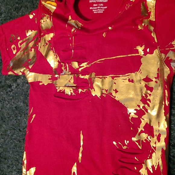 ENCRYPTED L(6) Red tee with Gold Splattee paint - Picture 3 of 4